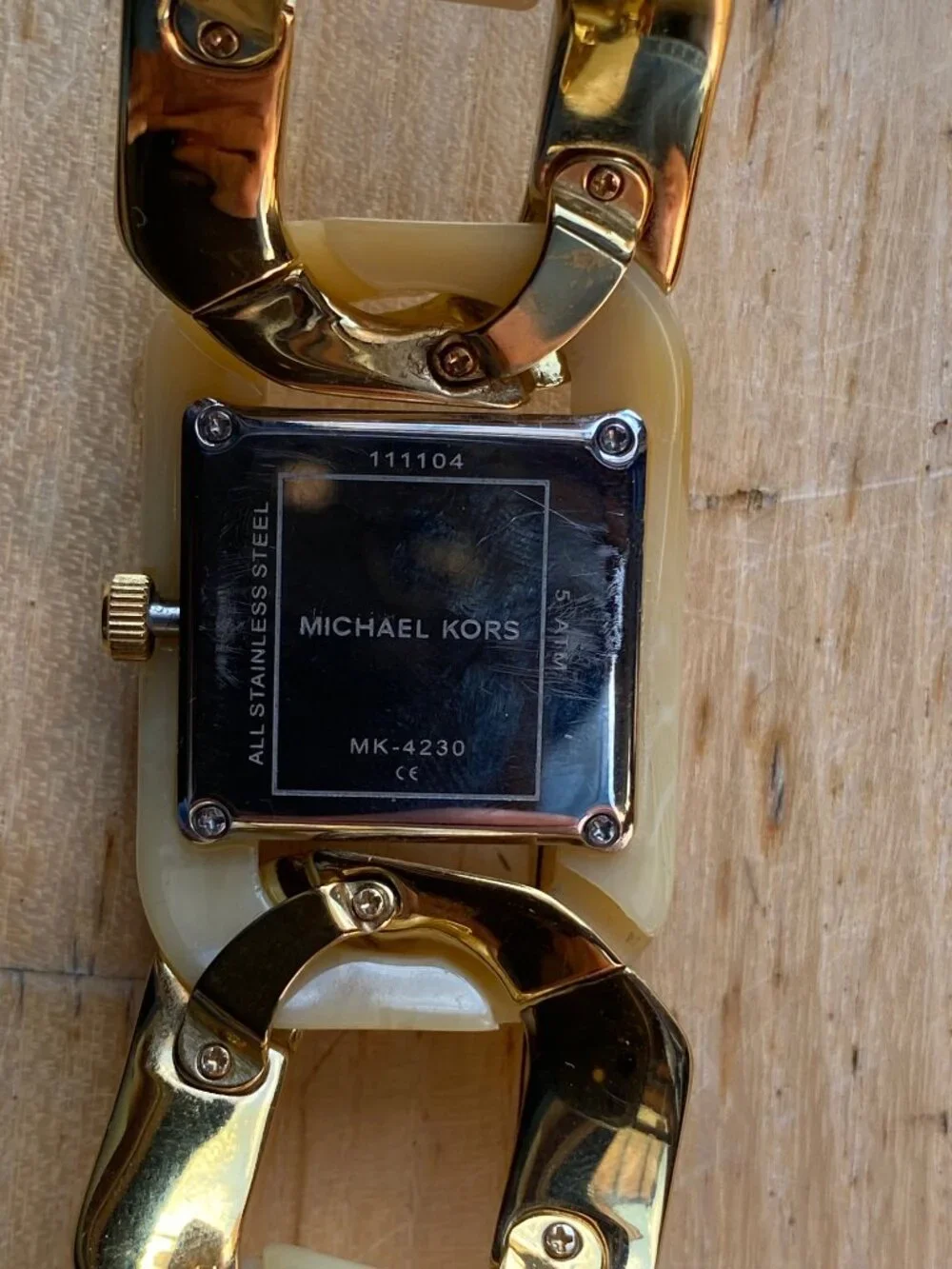 Michael Kors needs battery